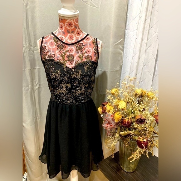 METALLIC FLORAL CHIFFON DRESS - Picture 1 of 8